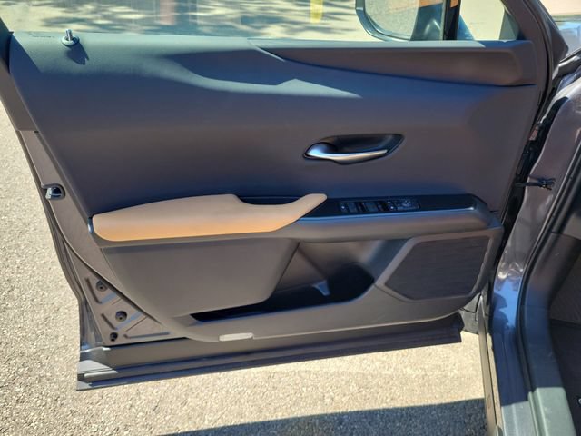New 2026 Lexus UX 300h AWD image 18
