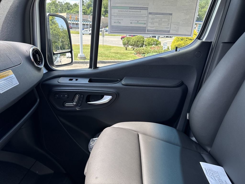 New 2025 Mercedes-Benz Sprinter 2500 image 25
