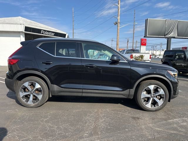 Certified 2024 Volvo XC40 B5 Plus w/ Climate Package AWD/4WD image 3