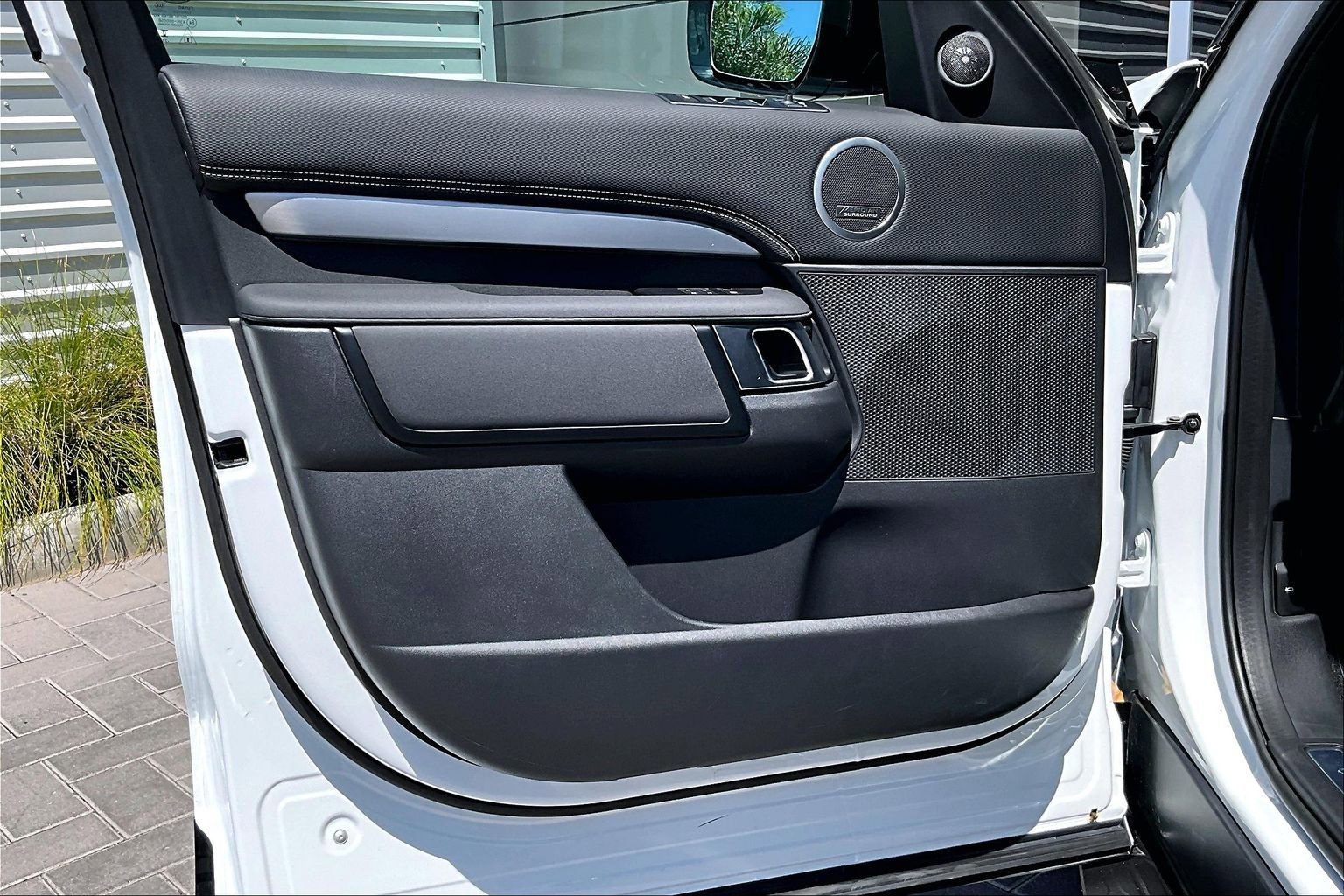 Used 2025 Land Rover Discovery Dynamic SE image 22