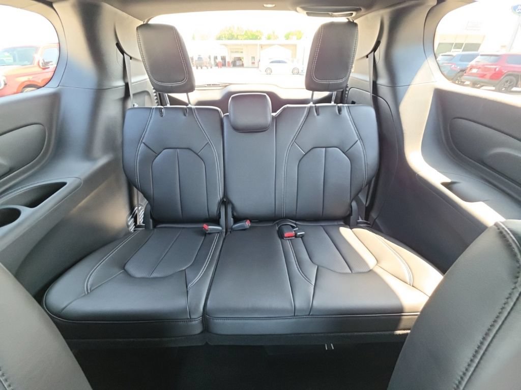 New 2027 Chrysler Pacifica LX FWD image 19