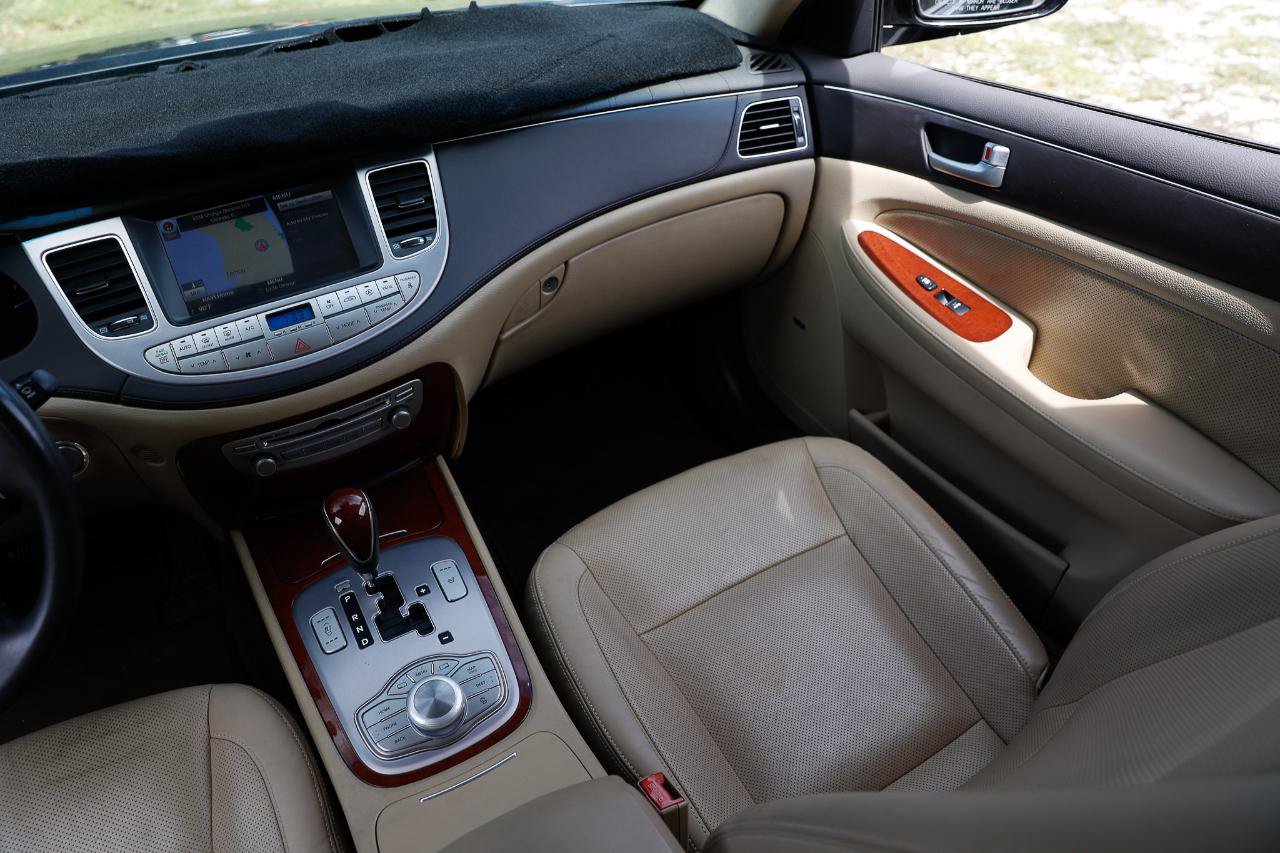 Used 2013 Hyundai Genesis 3.8 w/ Premium Pkg RWD image 22
