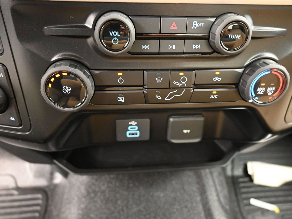 New 2025 Ford F350 XLT image 29