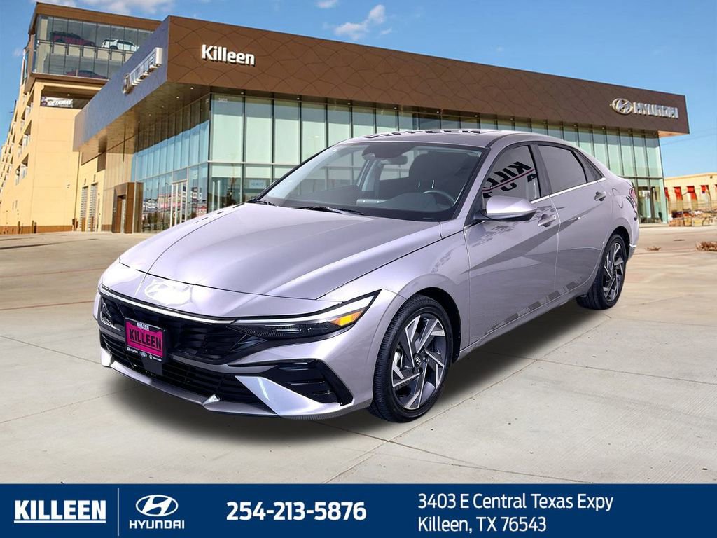 Used 2025 Hyundai Elantra SEL image 3