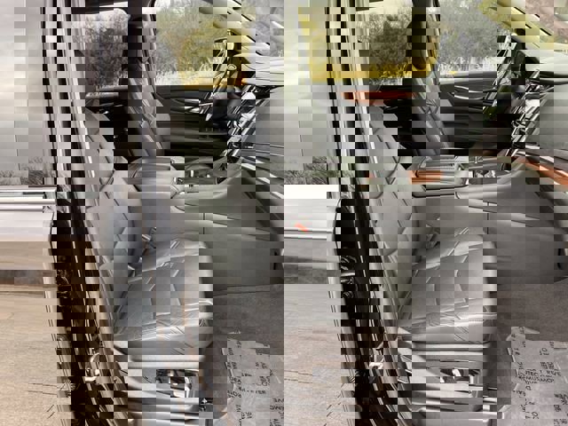 Used 2020 Cadillac Escalade 2WD image 25