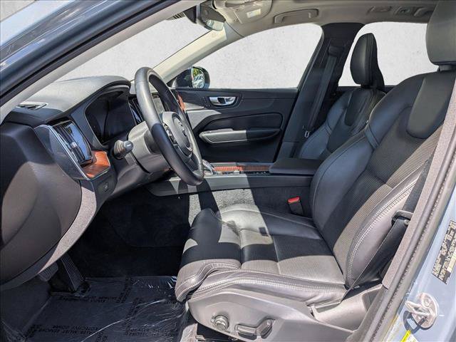 Certified 2023 Volvo XC60 B6 Ultimate w/ Protection Package Premier AWD/4WD image 17