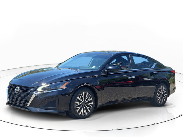 Used 2023 Nissan Altima 2.5 SV w/ SV Premium Package FWD image 2