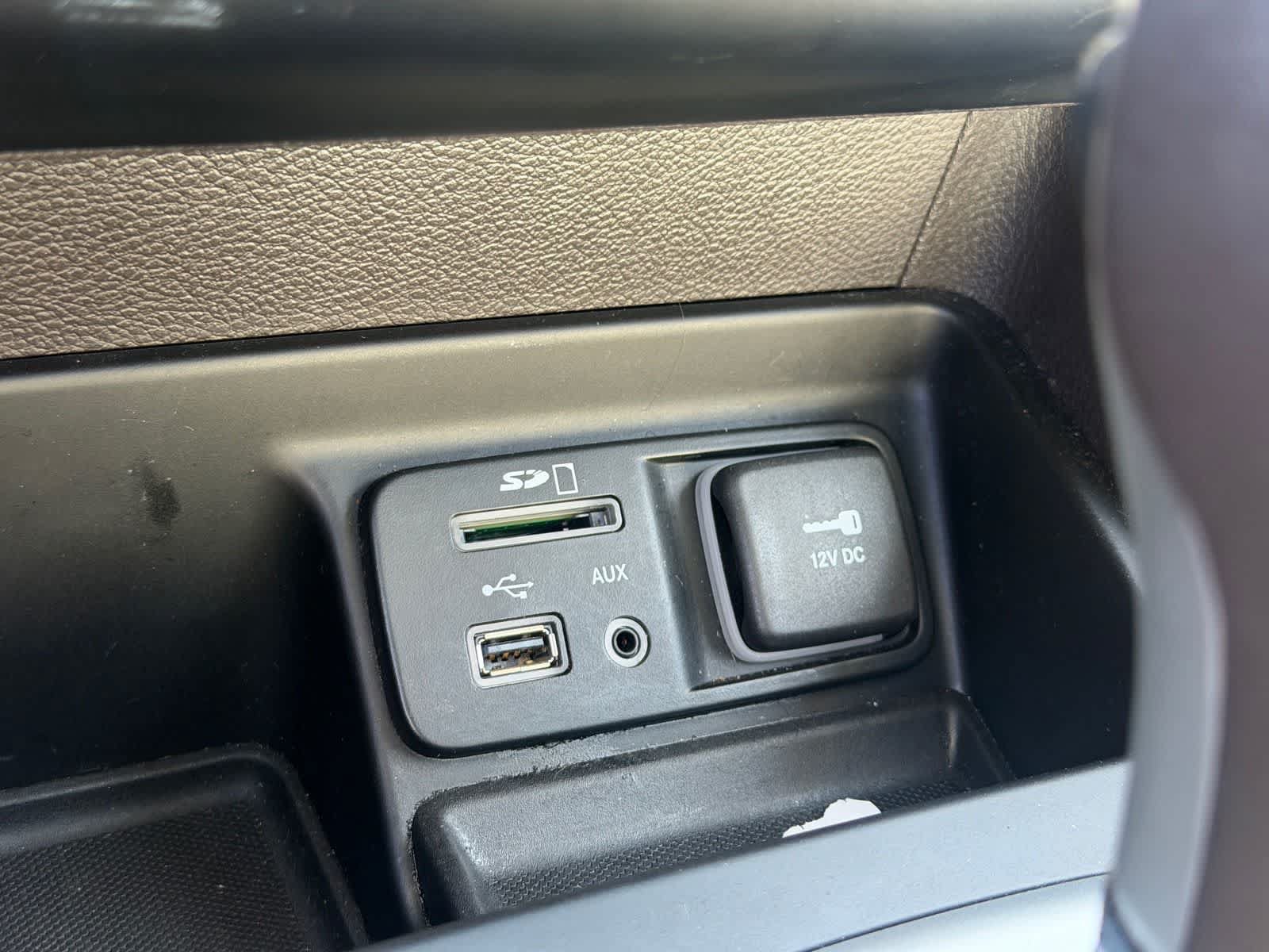 Used 2016 Jeep Cherokee Overland w/ Technology Group FWD image 16