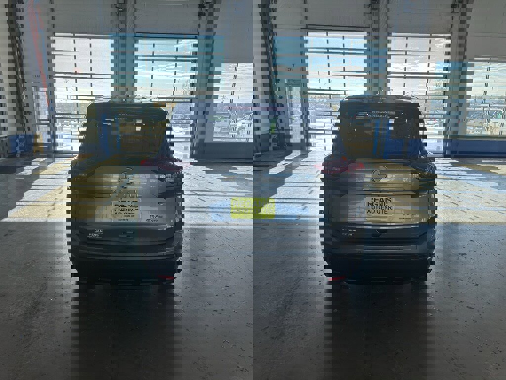 Used 2024 Nissan Rogue SV image 4