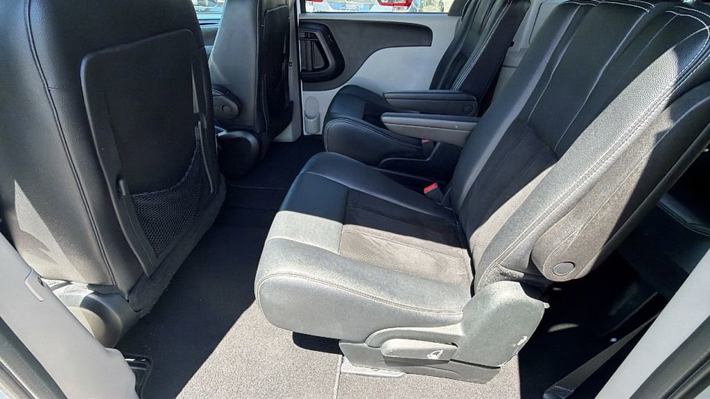 Used 2017 Dodge Grand Caravan SXT FWD image 14