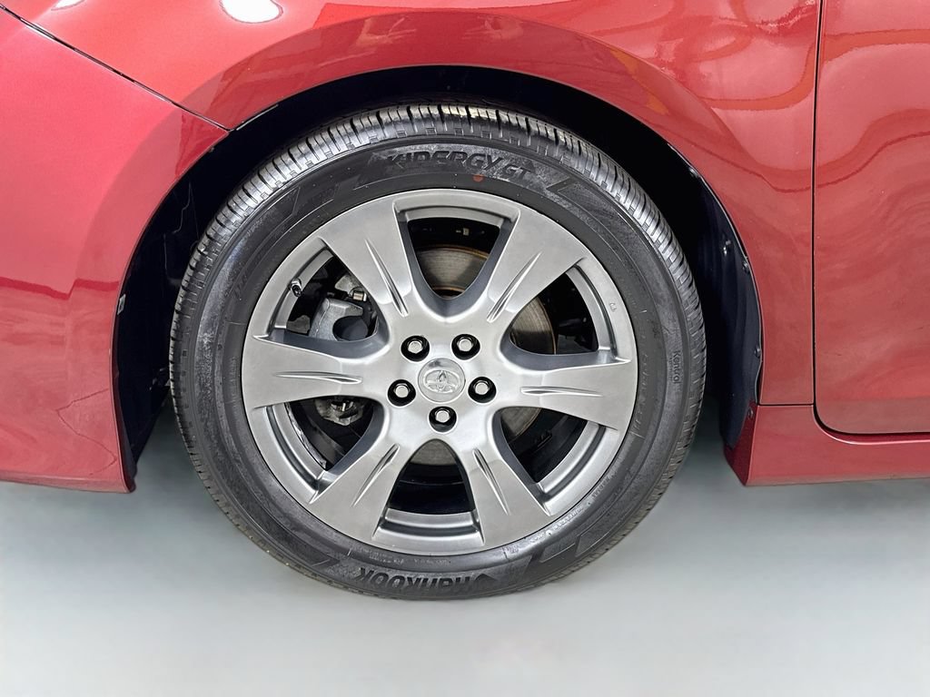 Certified 2017 Toyota Sienna SE Premium FWD image 34