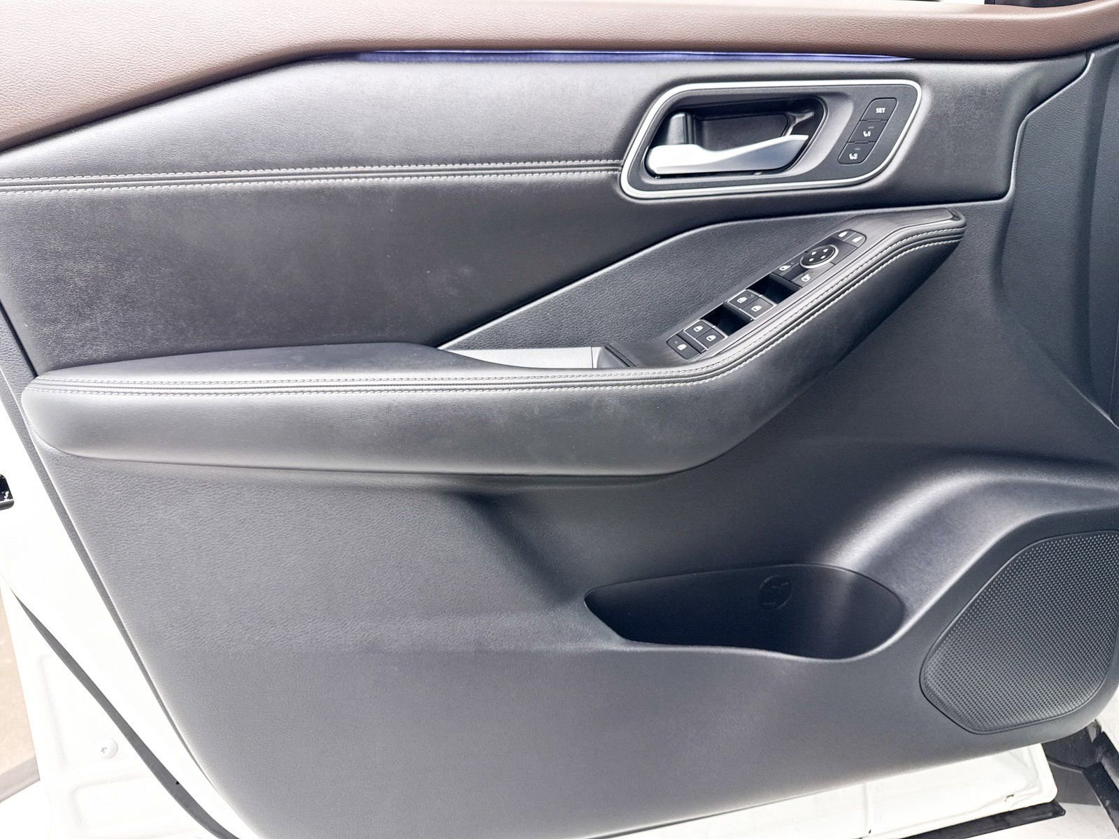 Used 2023 Nissan Rogue Platinum image 28