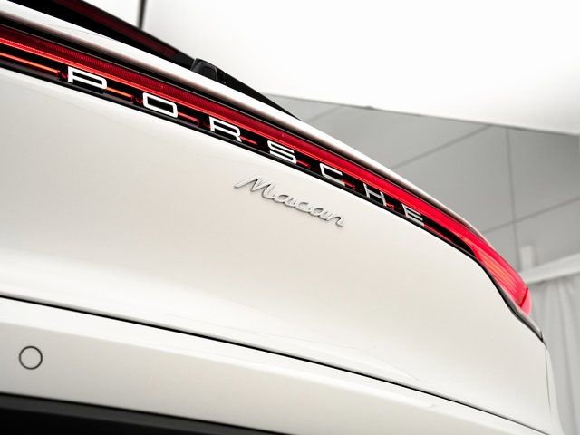 Certified 2025 Porsche Macan image 31