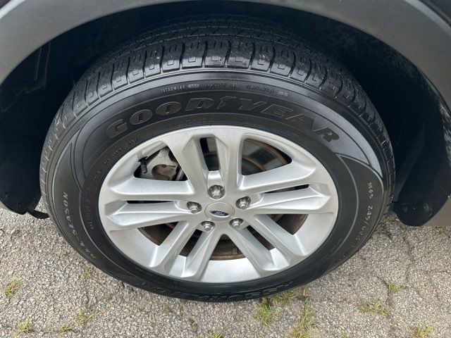 Used 2017 Ford Explorer XLT w/ Equipment Group 202A image 34