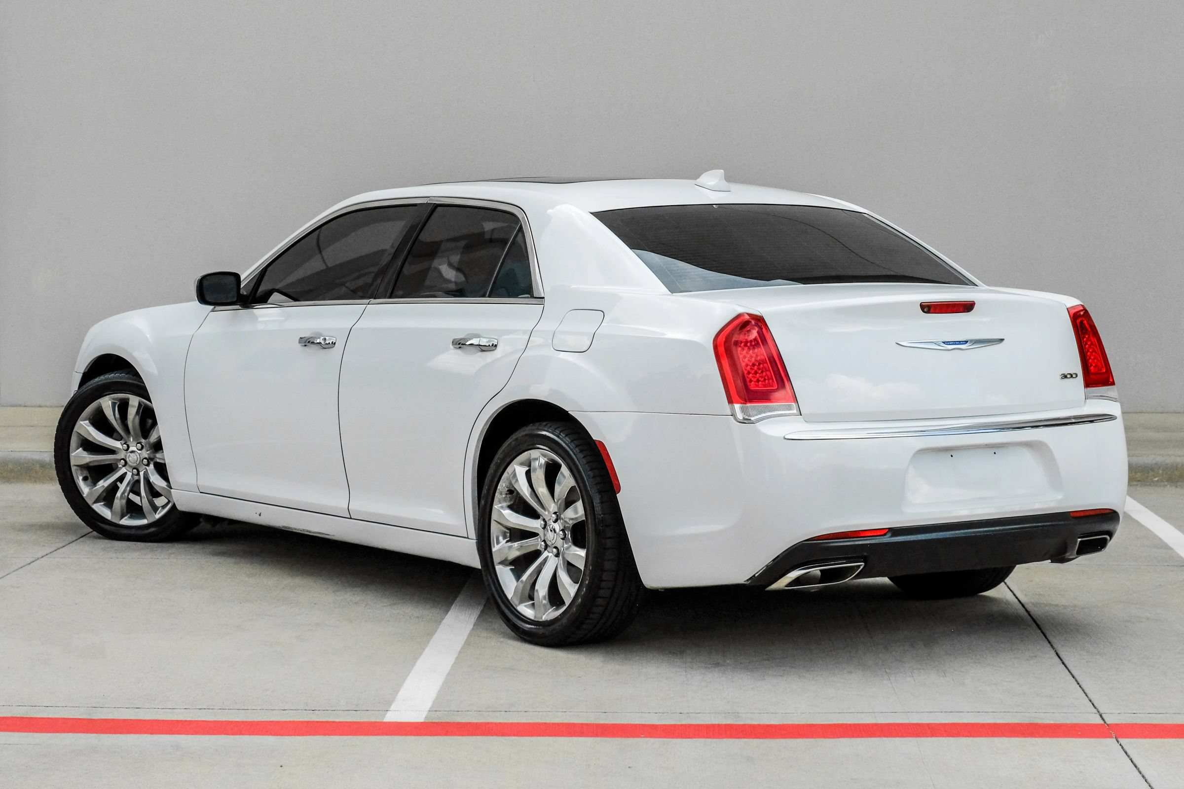 Used 2020 Chrysler 300 Limited RWD image 14