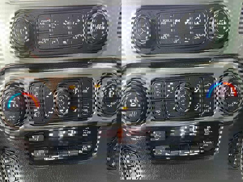 Used 2020 Chevrolet Suburban Premier image 39