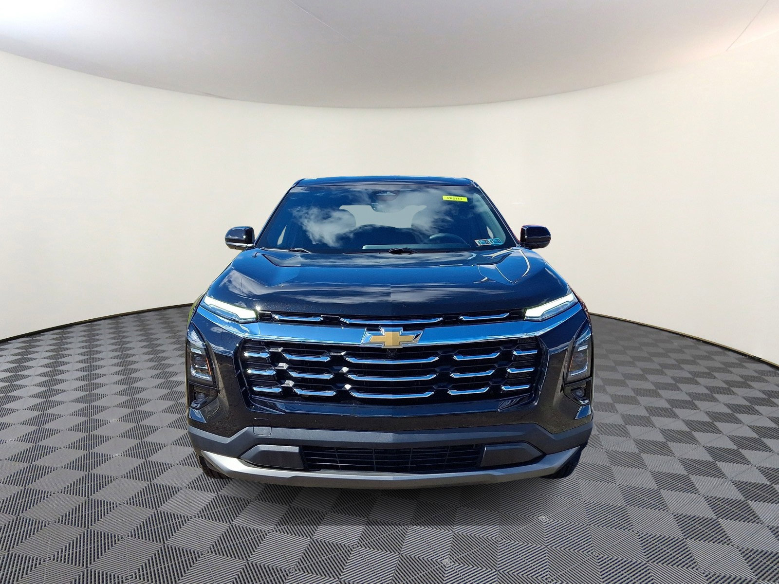 Used 2025 Chevrolet Equinox LT w/ Safety and Technology Package image 2