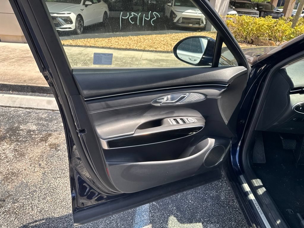 Used 2025 Genesis GV70 2.5T AWD/4WD image 32