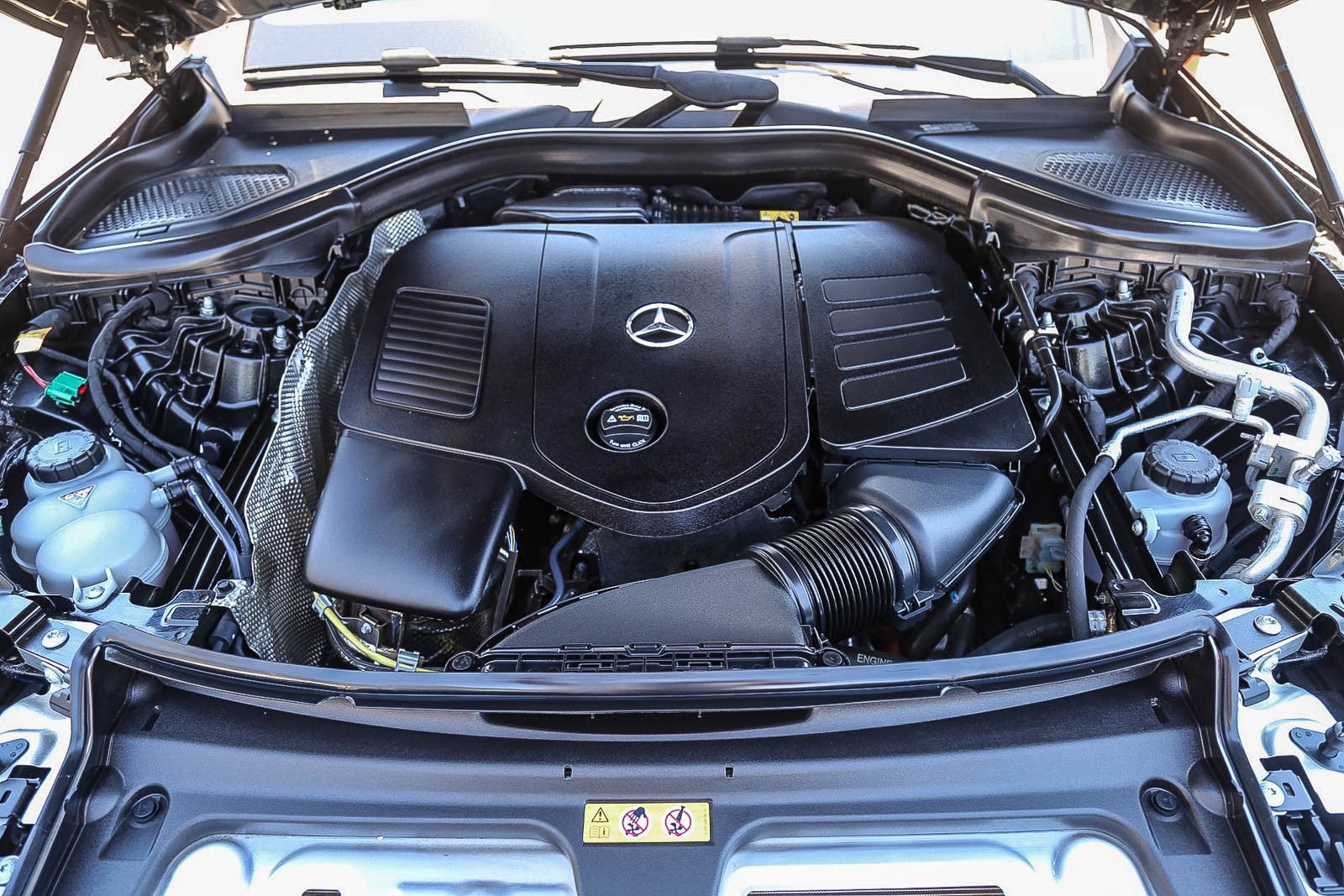 Used 2025 Mercedes-Benz GLC 350e 4MATIC image 24