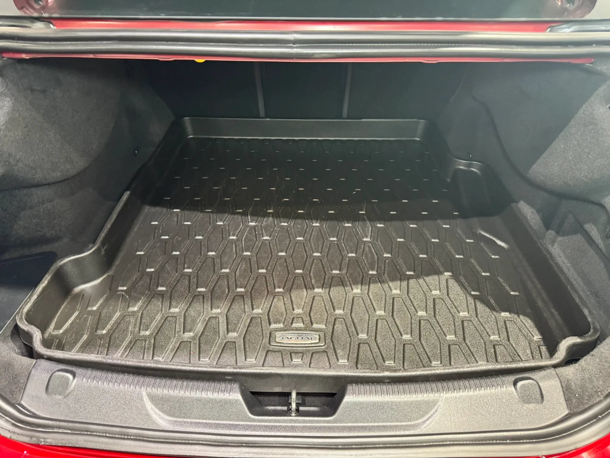 Used 2018 Jaguar XE Premium AWD/4WD image 39