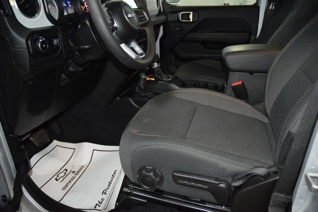 Used 2024 Jeep Wrangler Unlimited Sahara w/ Technology Group AWD/4WD image 37