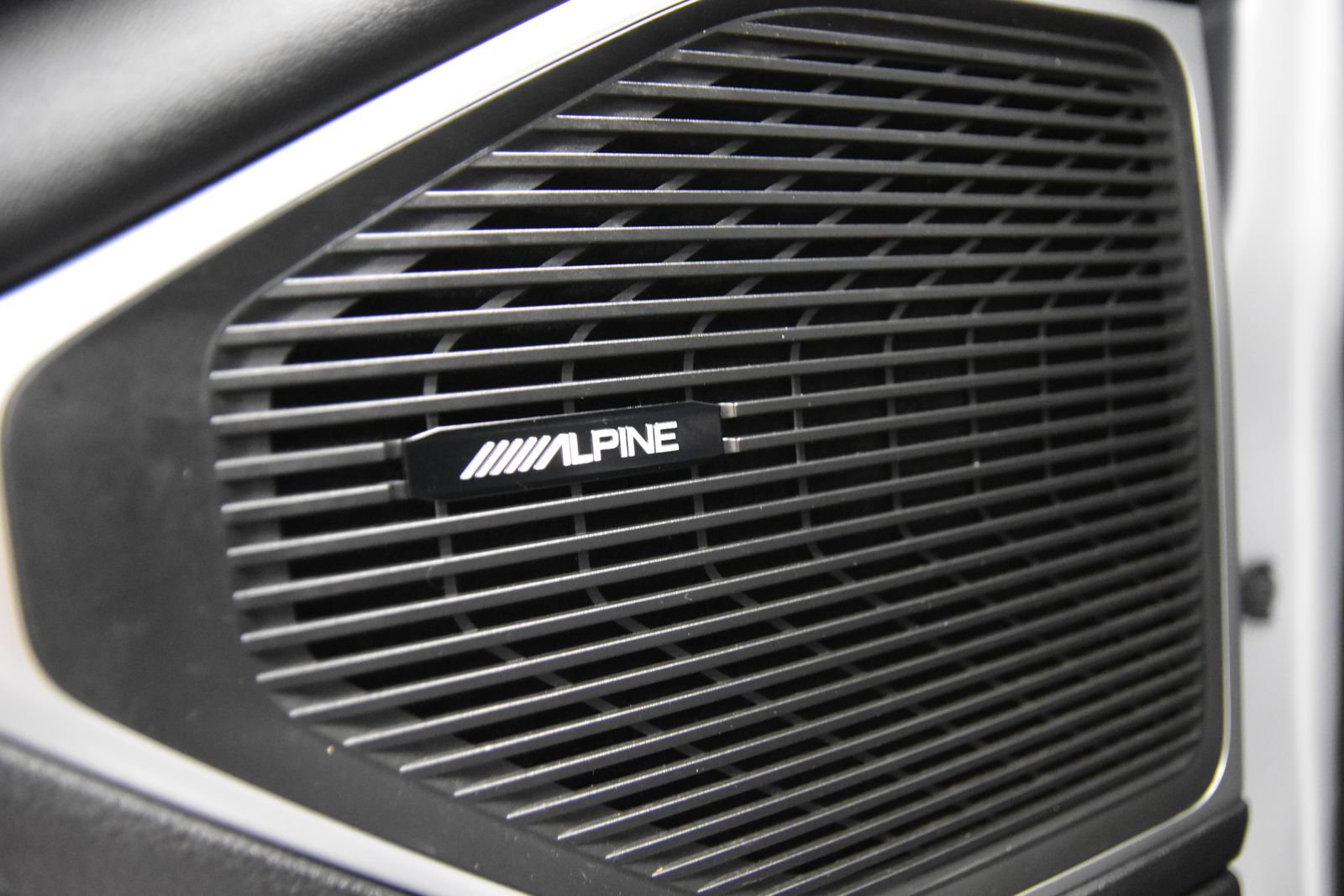 Used 2024 Jeep Wagoneer L Series II RWD image 19