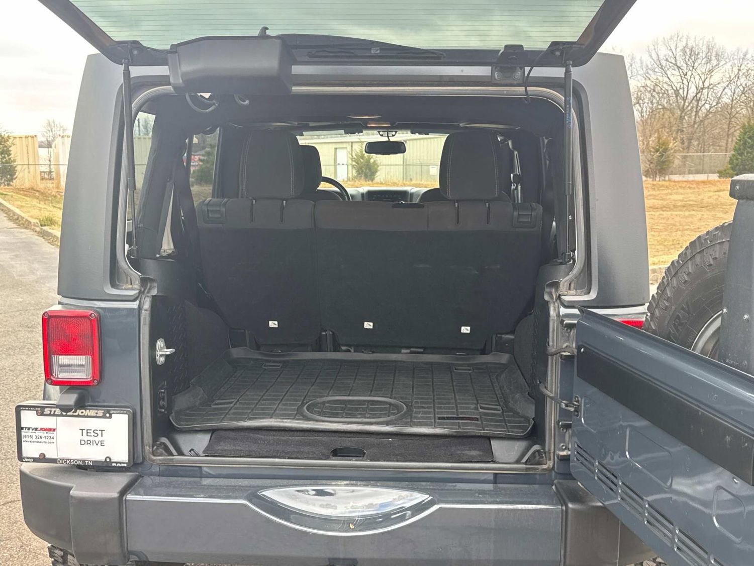 Used 2017 Jeep Wrangler Unlimited Sahara w/ Max Tow Package image 13