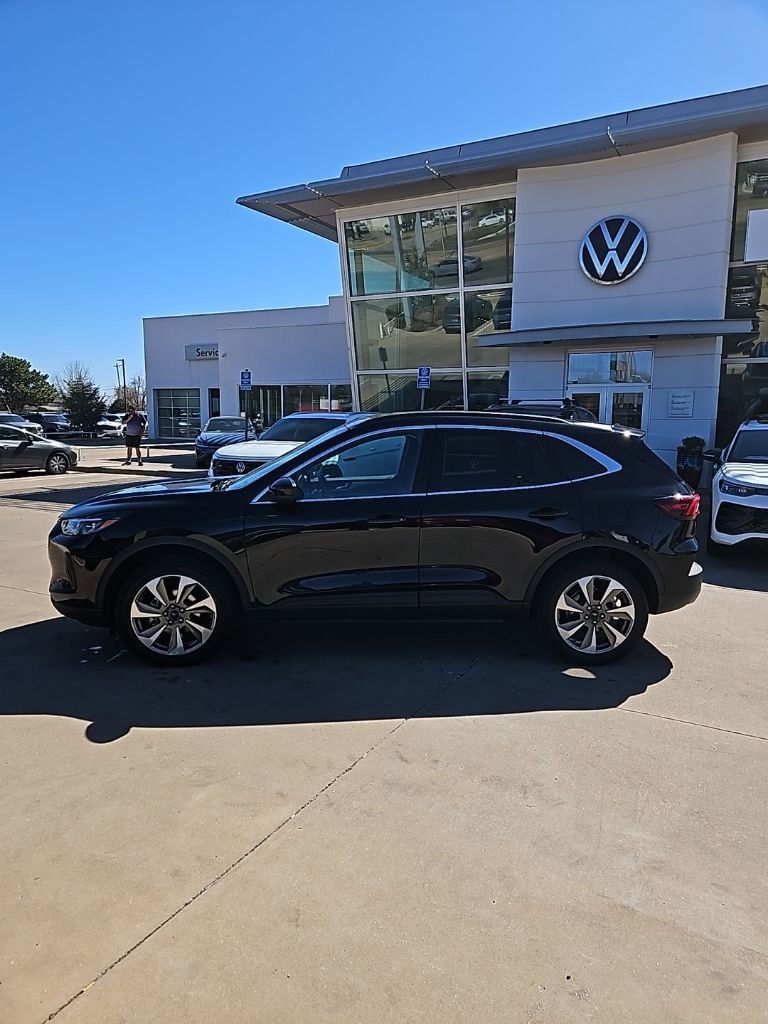 Used 2025 Ford Escape Platinum image 8