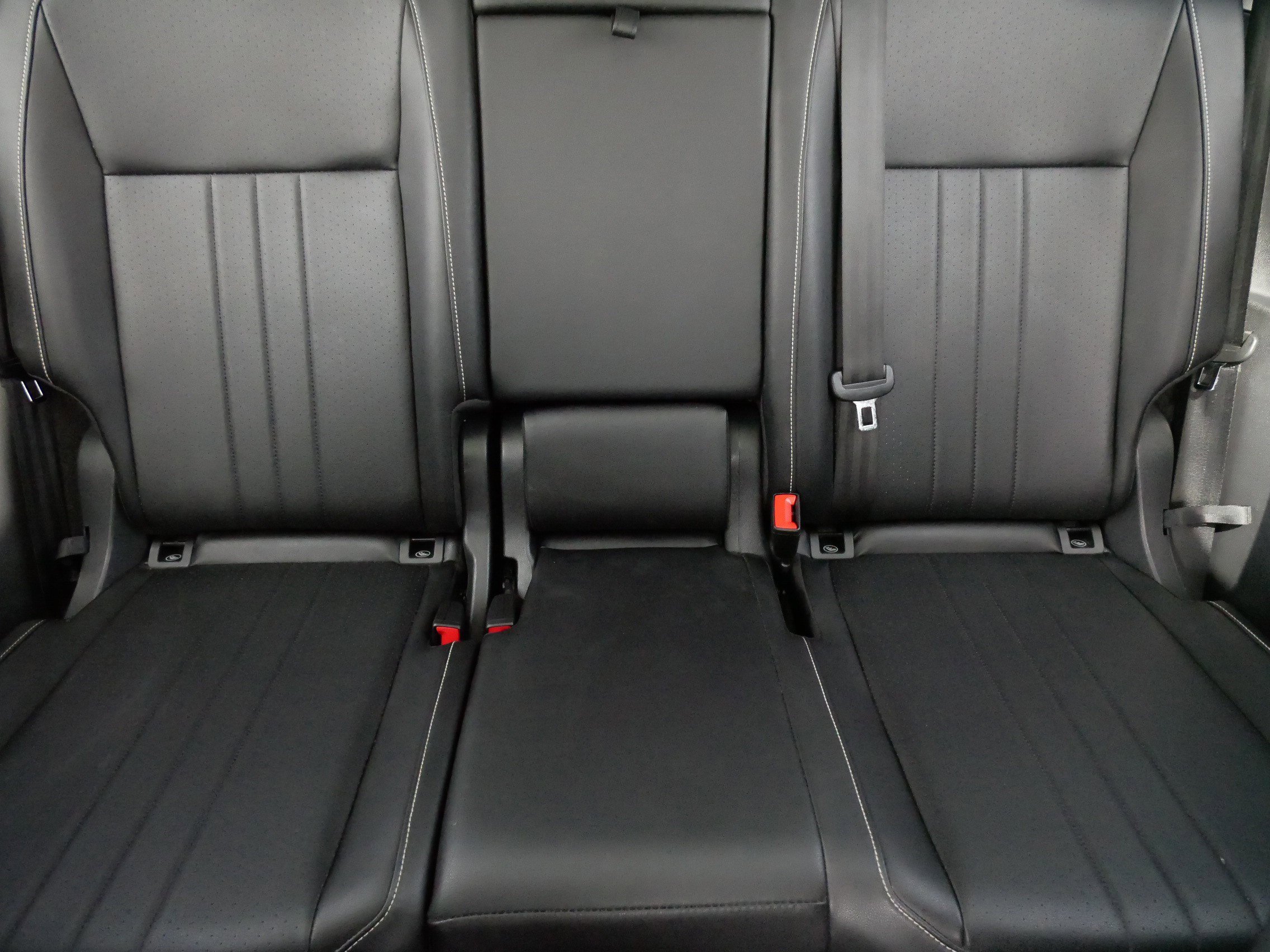 Certified 2023 Volkswagen Tiguan SE w/ Panoramic Sunroof Package image 13