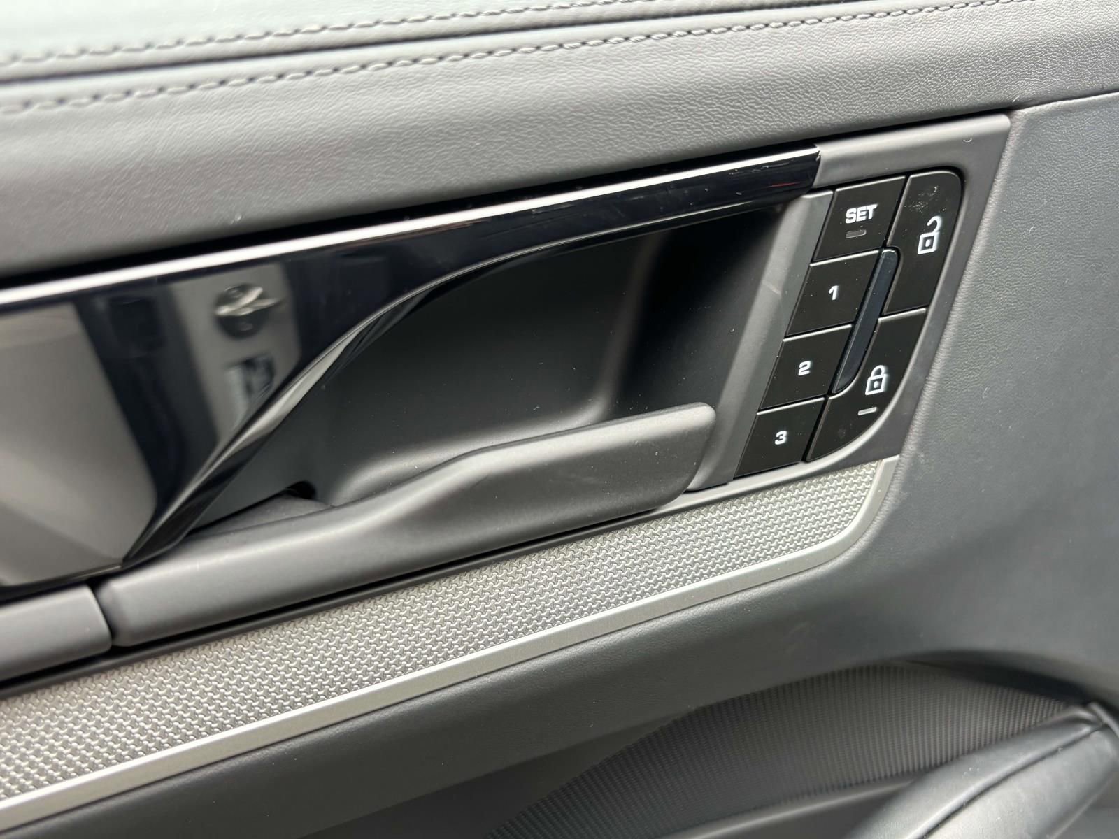 New 2026 Porsche Cayenne Coupe image 24