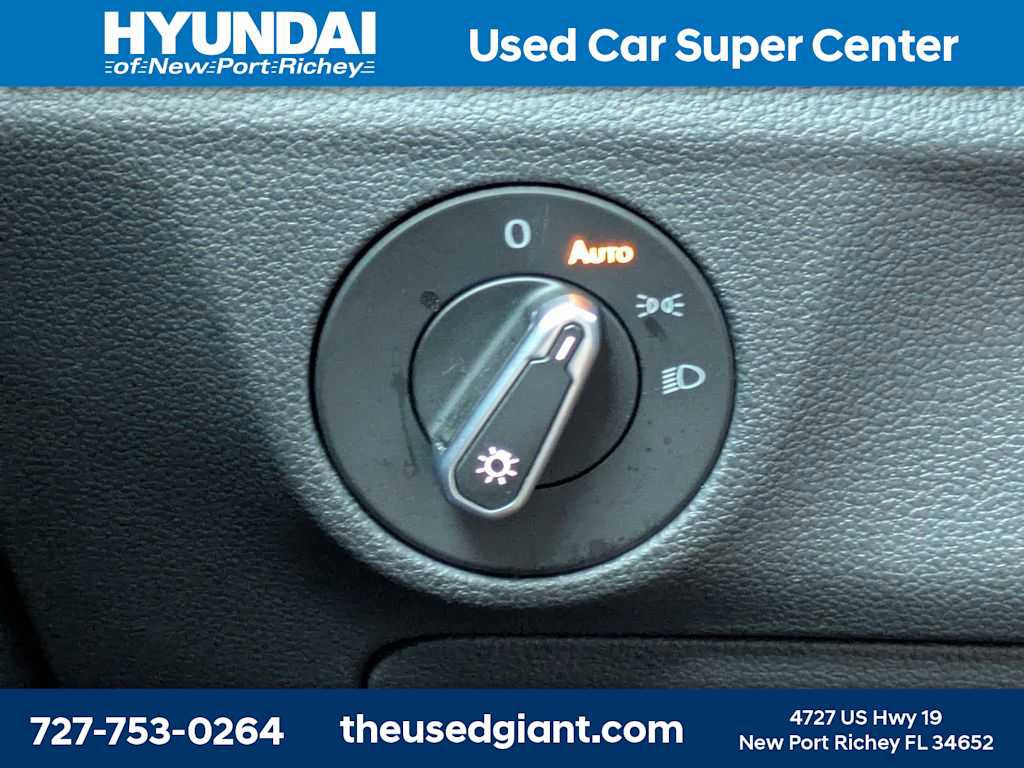 Used 2025 Volkswagen Jetta SE image 29