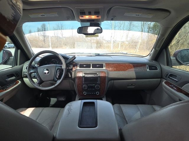 Used 2008 Chevrolet Suburban LT image 25