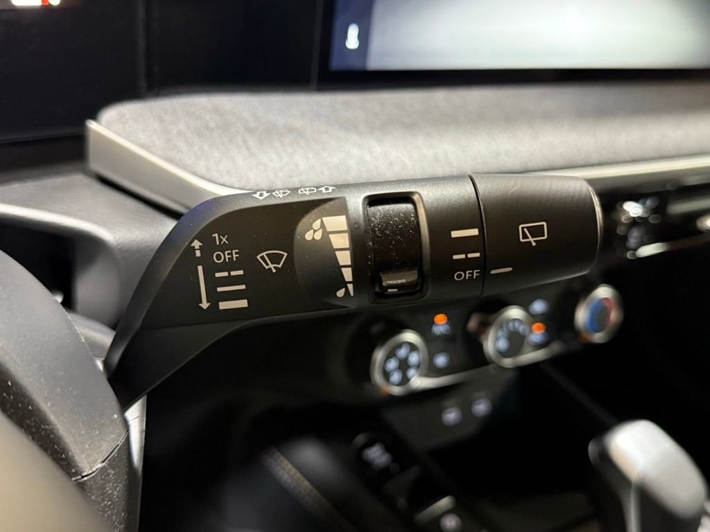 Used 2025 Nissan Kicks SV w/ Charging Package image 15