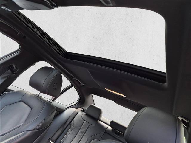 Used 2022 BMW 530i w/ M Sport Package RWD image 13