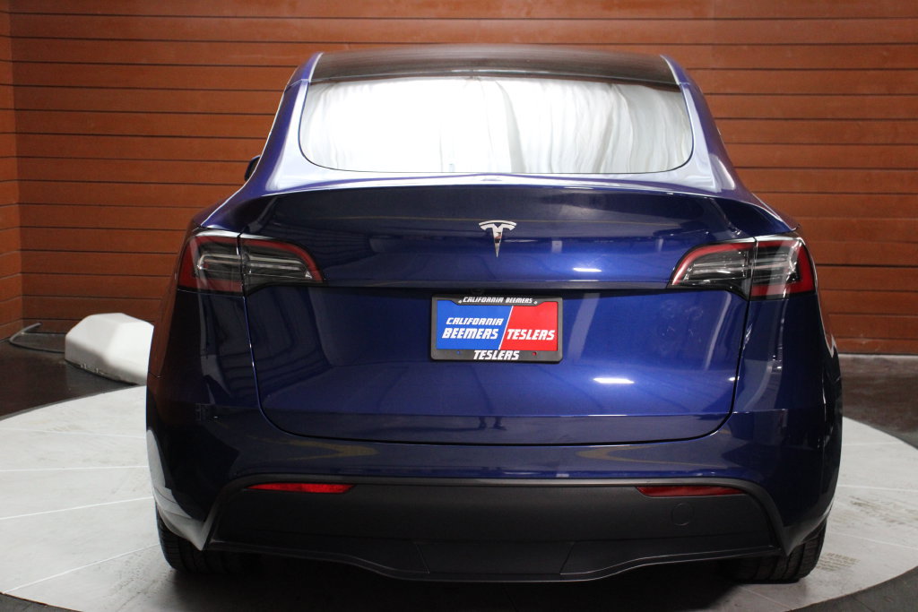 Used 2024 Tesla Model Y 2WD image 2