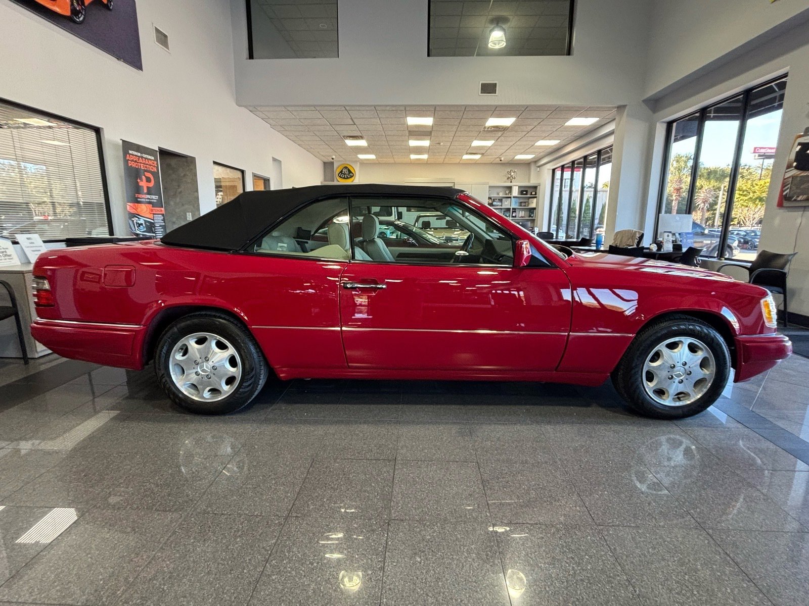 Used 1995 Mercedes-Benz E 320 Convertible image 17
