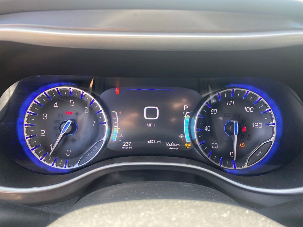 Used 2025 Chrysler Pacifica Select FWD image 20