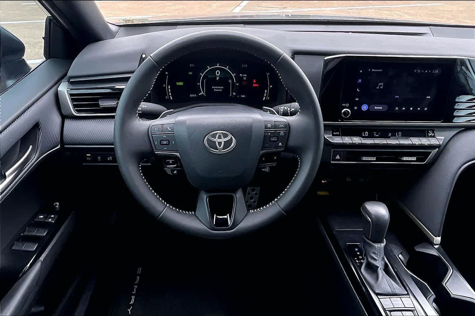 Used 2025 Toyota Camry SE w/ Convenience Package FWD image 14