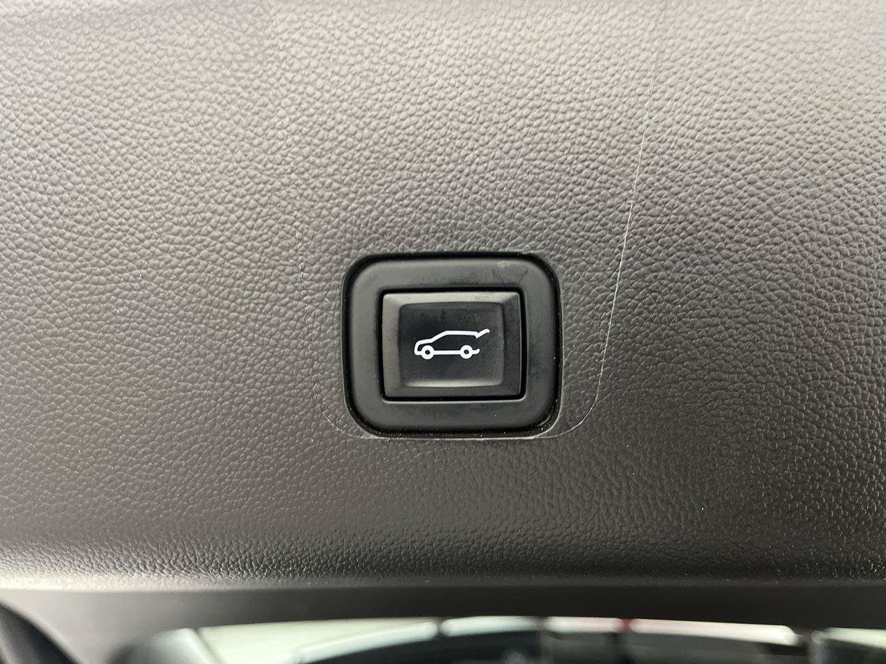 Certified 2022 Chevrolet Traverse Premier w/ Redline Edition AWD/4WD image 35