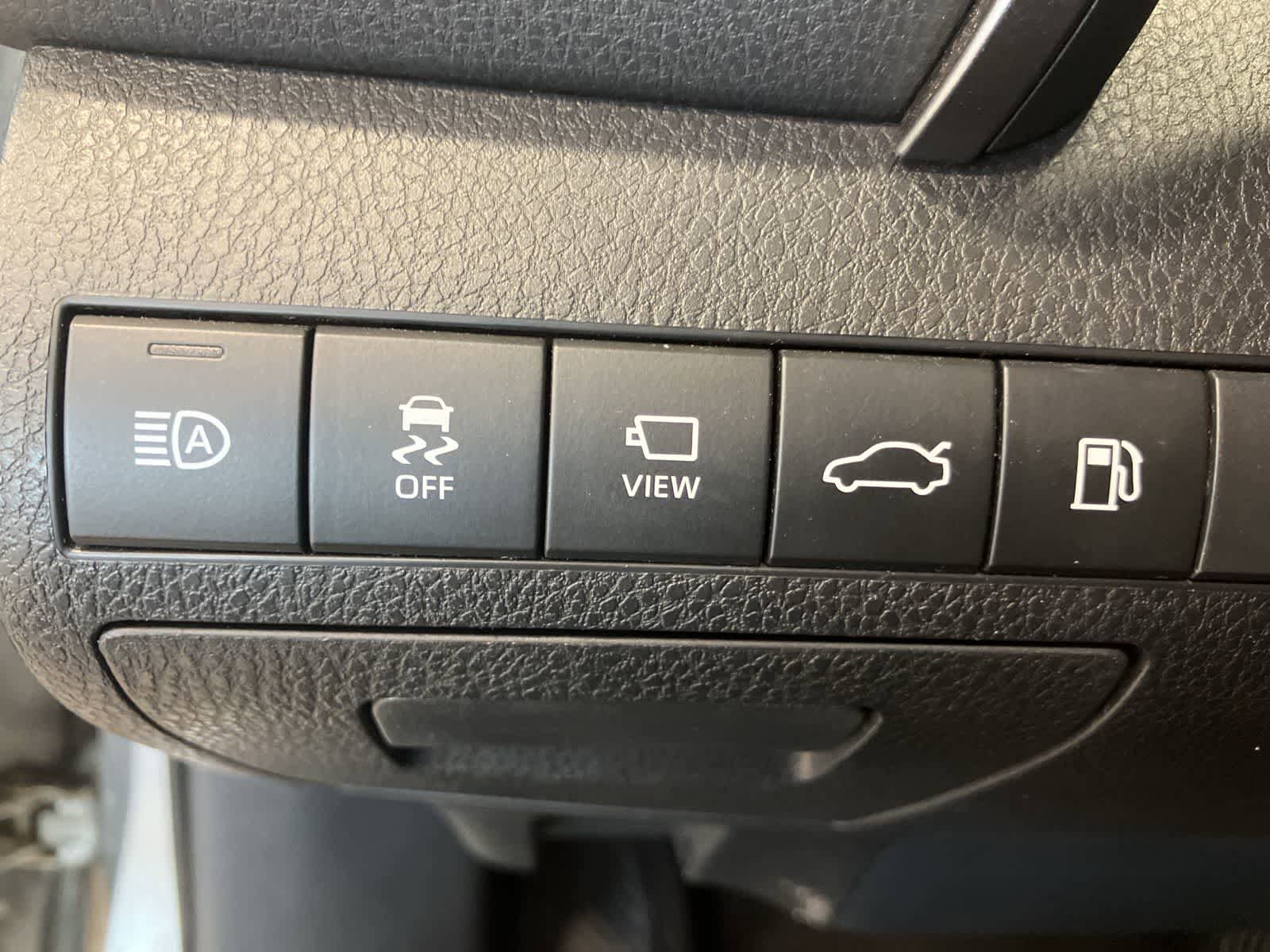Used 2018 Toyota Camry FWD image 15