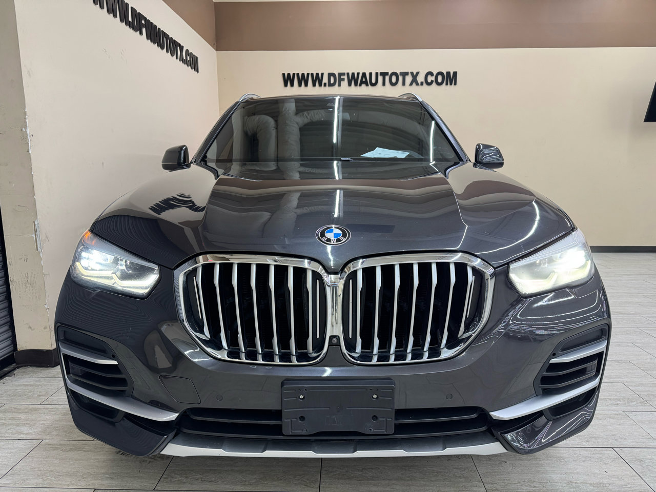 Used 2022 BMW X5 sDrive40i w/ Luxury Seating Package image 3