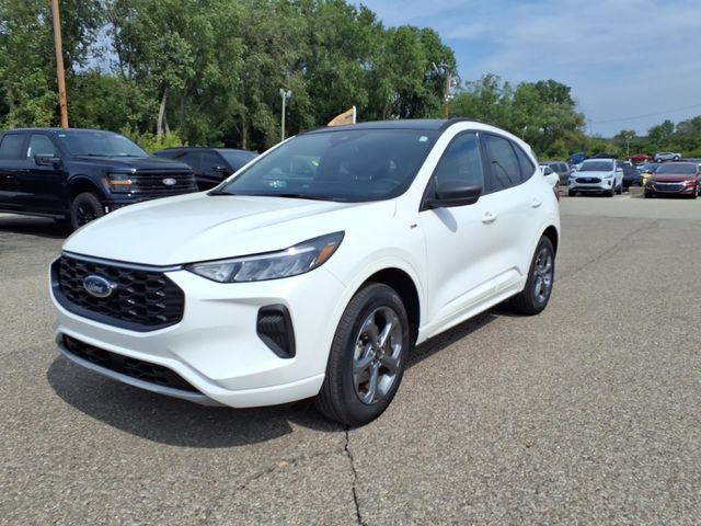 Certified 2024 Ford Escape ST-Line w/ Tech Pack #1 AWD/4WD image 3