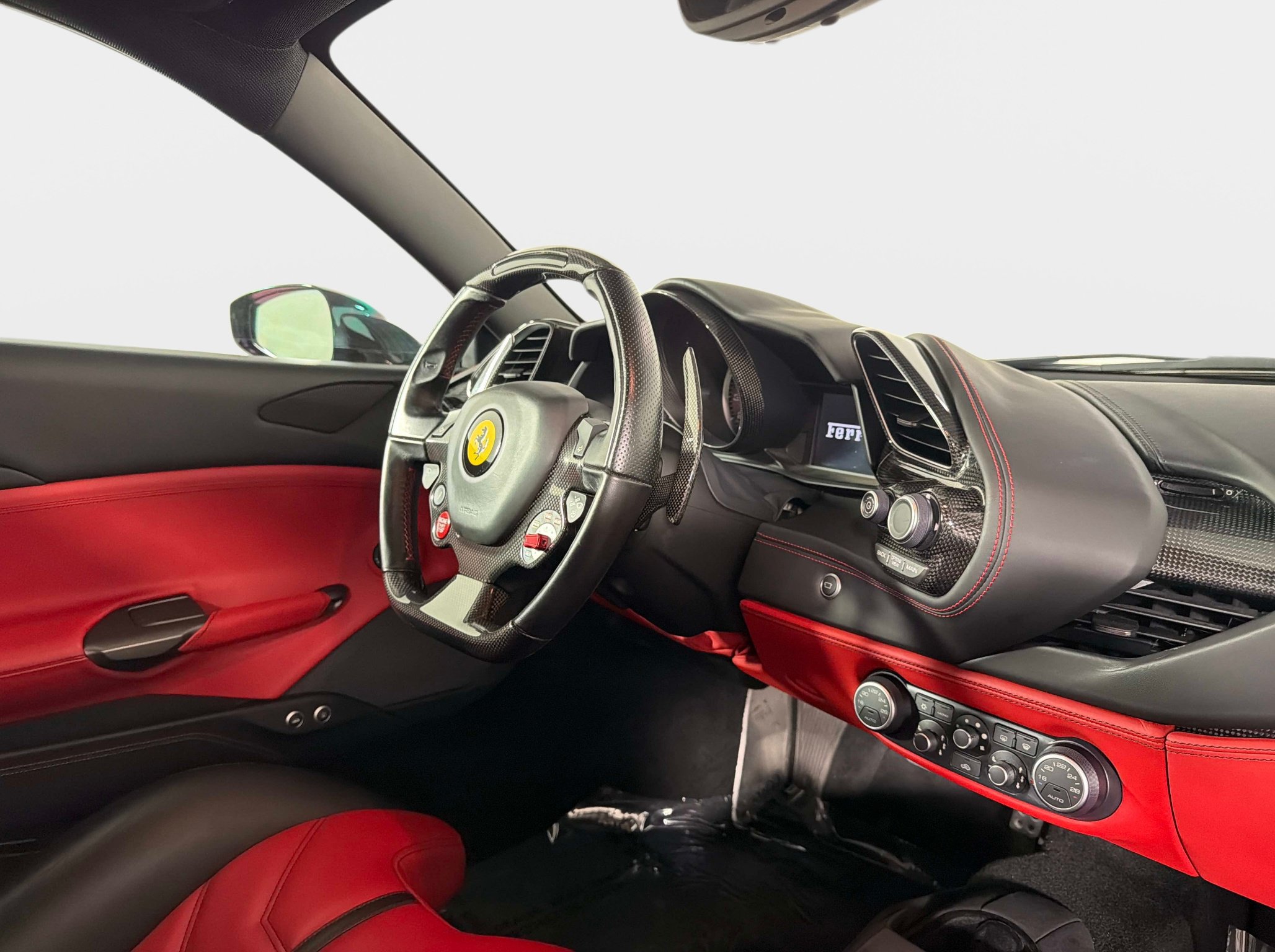 Used 2018 Ferrari 488 GTB RWD image 27