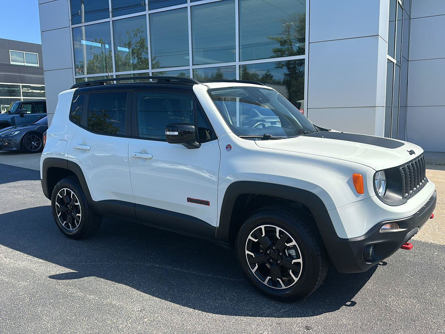 Used 2023 Jeep Renegade Trailhawk AWD/4WD image 1
