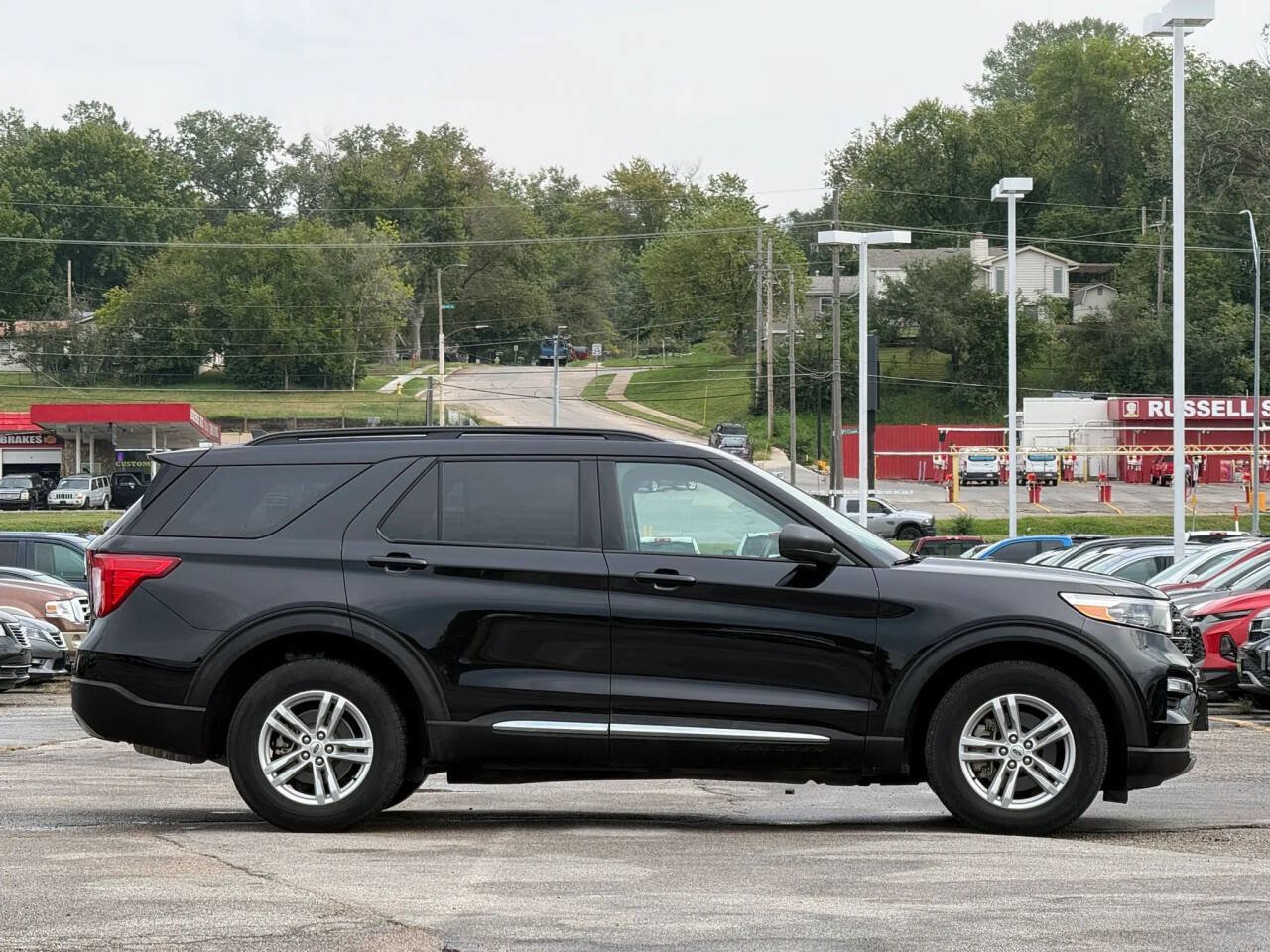 Used 2023 Ford Explorer XLT w/ Equipment Group 202A AWD/4WD image 6