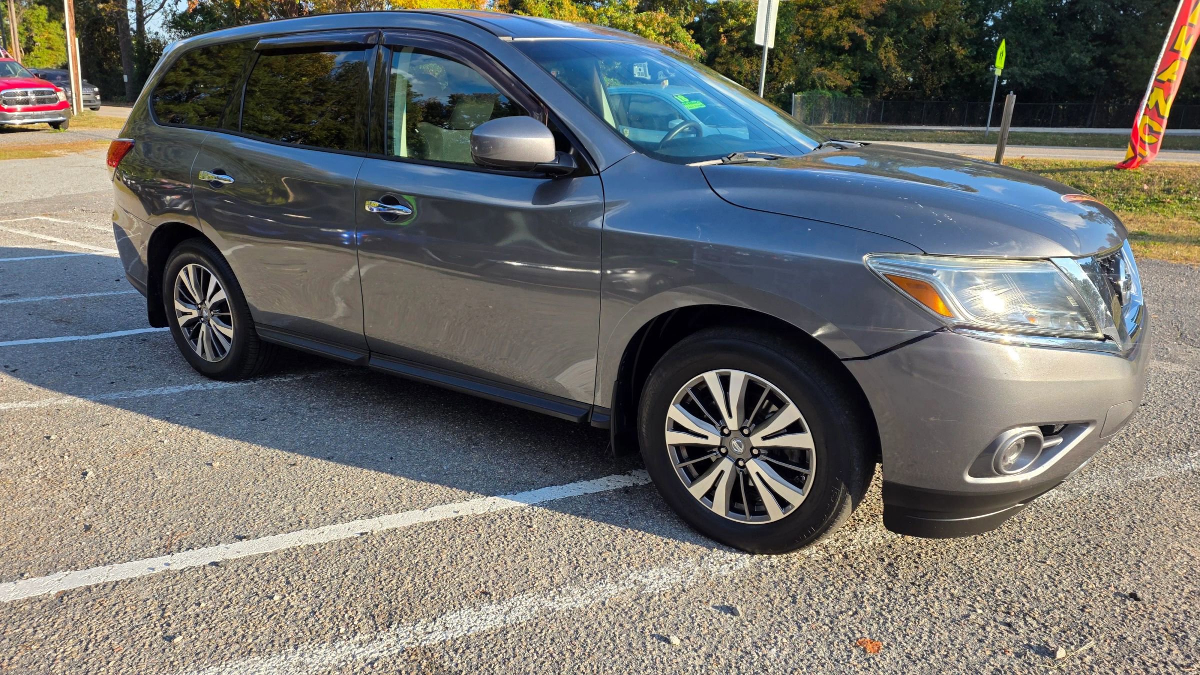 Used 2015 Nissan Pathfinder S image 4