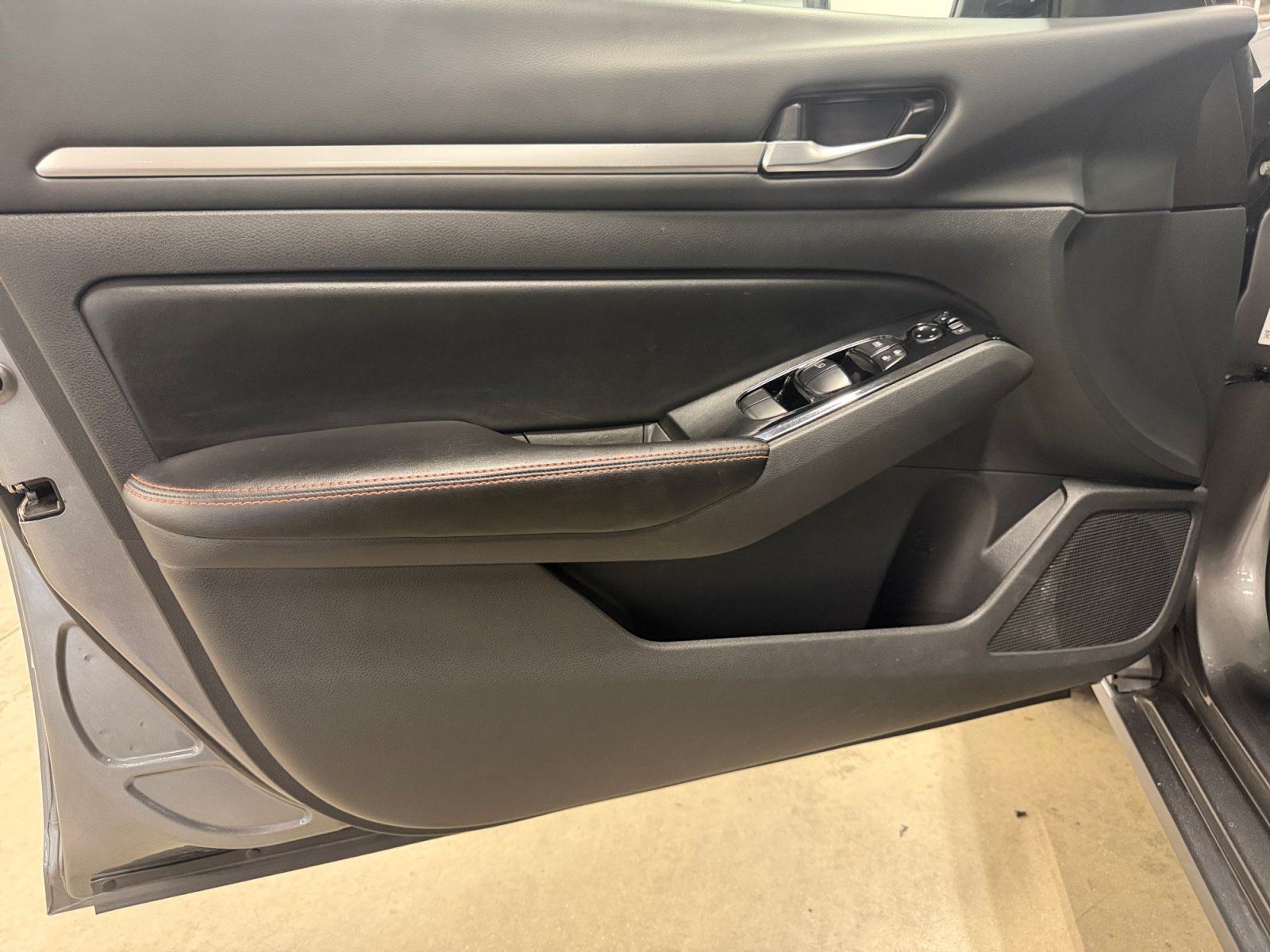 Used 2024 Nissan Altima 2.5 SR FWD image 25
