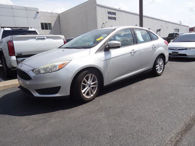 Used 2016 Ford Focus SE FWD image 2