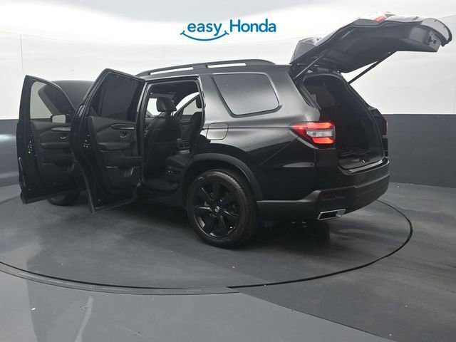 Used 2025 Honda Pilot Black Edition image 39