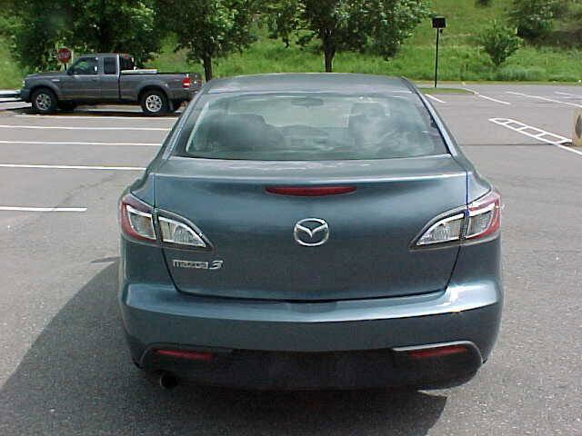 Used 2011 MAZDA MAZDA3 i Touring FWD image 5